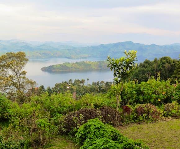 Lake Mutanda contains 15 small islands, 'Mutanda Island' is inhabited by a clan called the ‘Abagesera’.